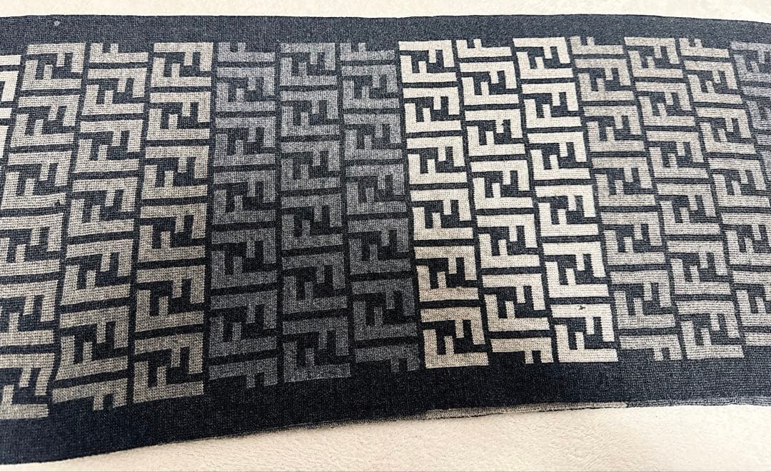 FENDI♡マフラー♡ロゴ♡総柄♡ブラック♡グレー♡ベージュ♡ウール100%