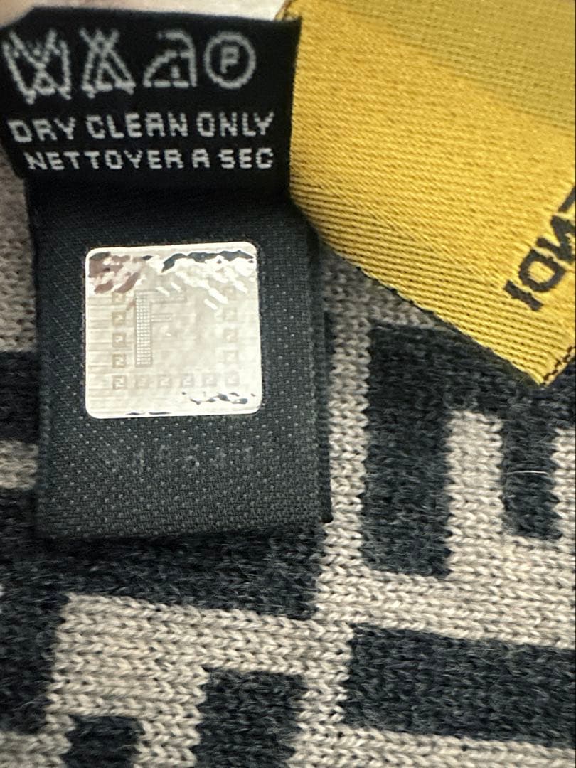 FENDI♡マフラー♡ロゴ♡総柄♡ブラック♡グレー♡ベージュ♡ウール100%