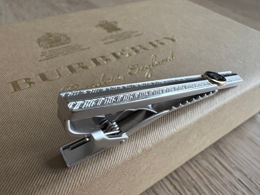 美品 BURBERRY スターリングシルバー製ネクタイピン