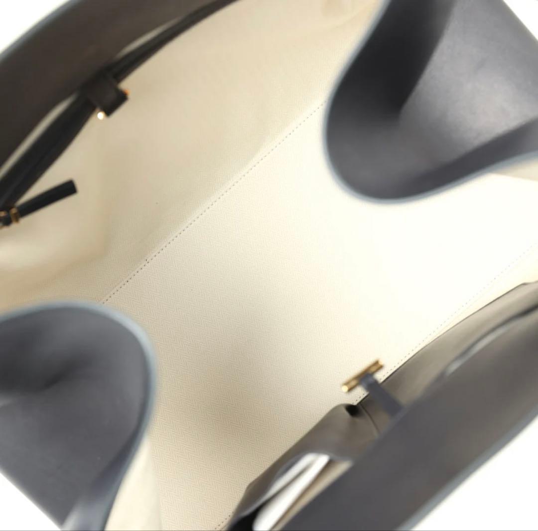 バッグ NNNThe Row Soft Margaux 17 Bag Black