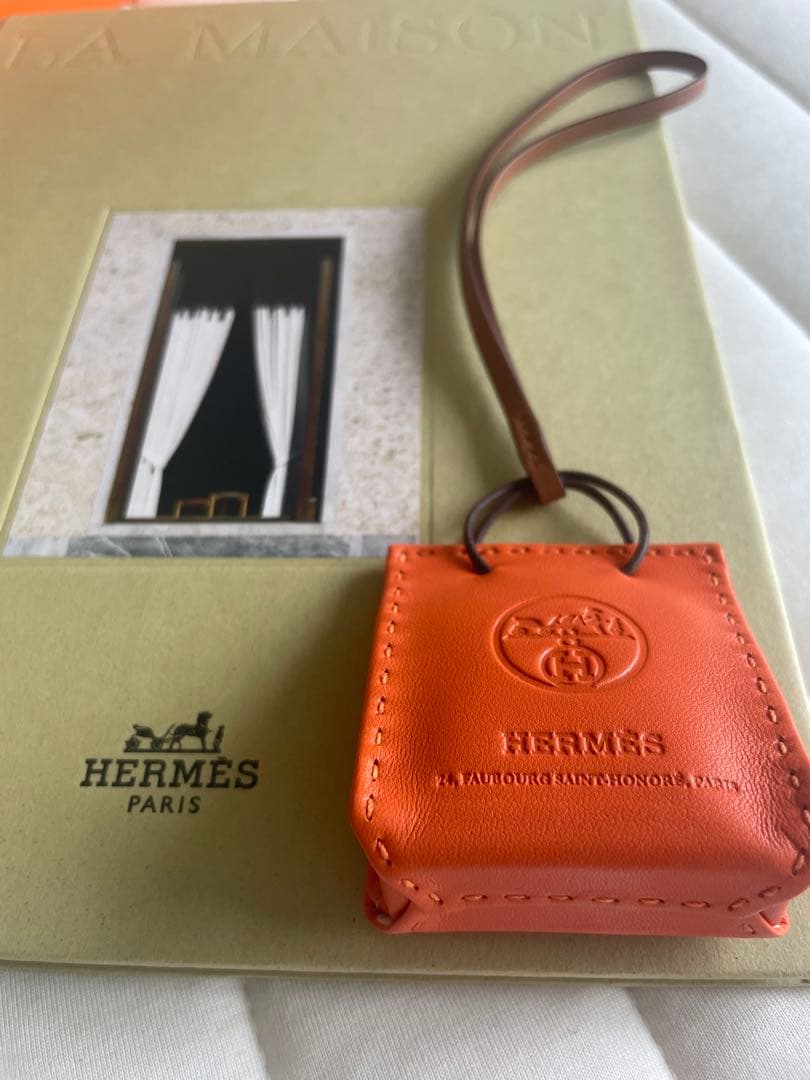 よ*ー様 HERMES エルメス　チャーム　ショッパーチャーム　オレンジ　カタロ