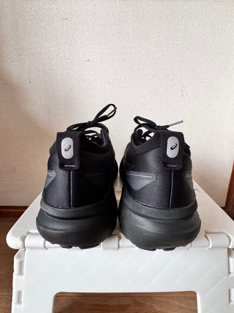 ASICS GEL-KAYANO ブラックランニングシューズ　24㎝