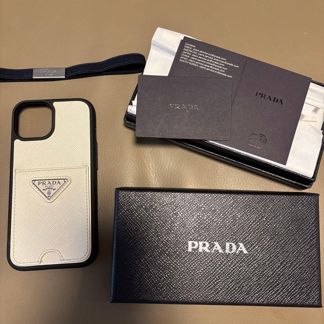 プラダ　iphone15 ケース　サフィアーノレザー　付属品完備