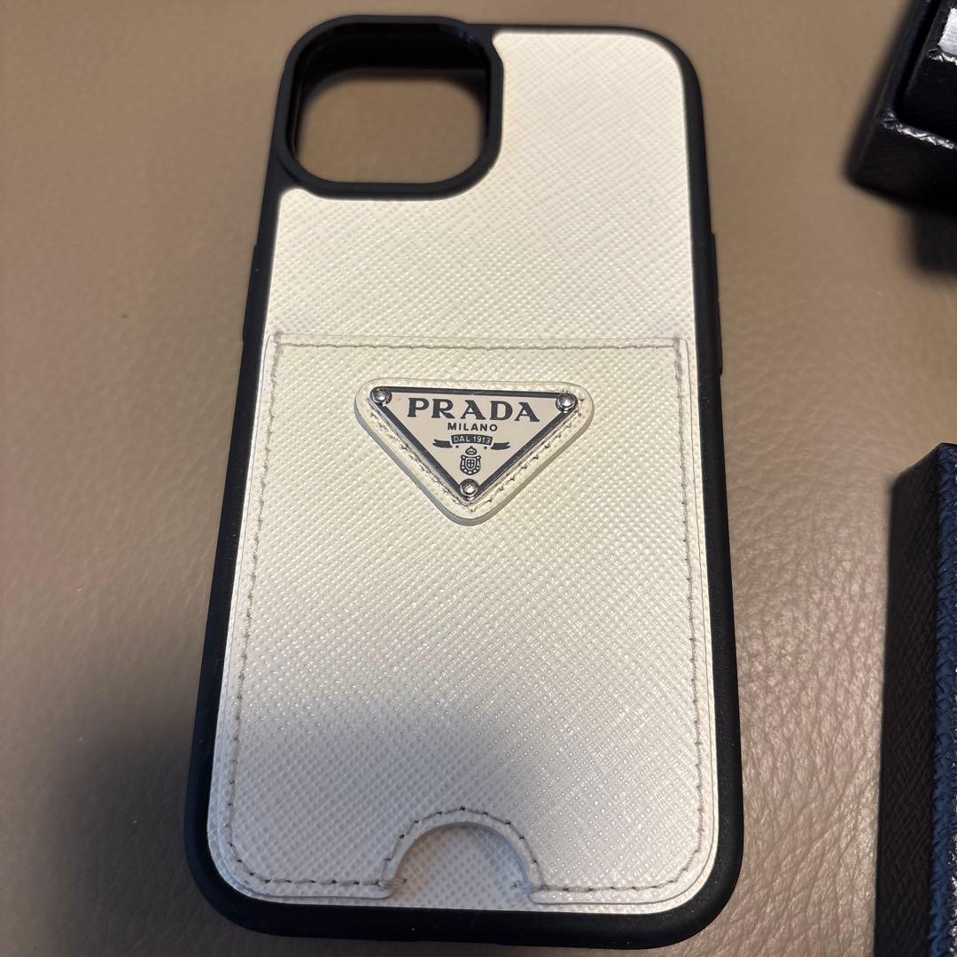 プラダ　iphone15 ケース　サフィアーノレザー　付属品完備