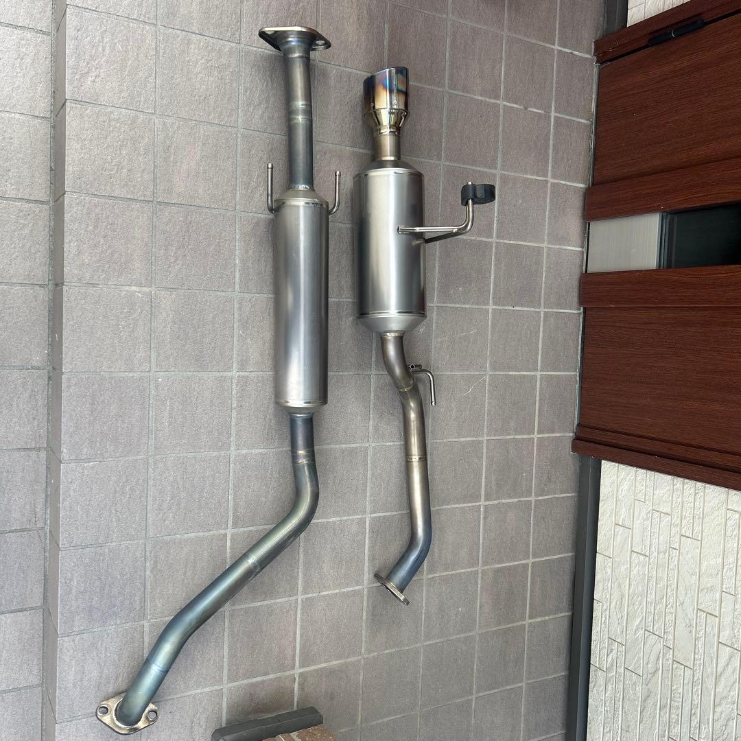 マーチニスモ マフラー