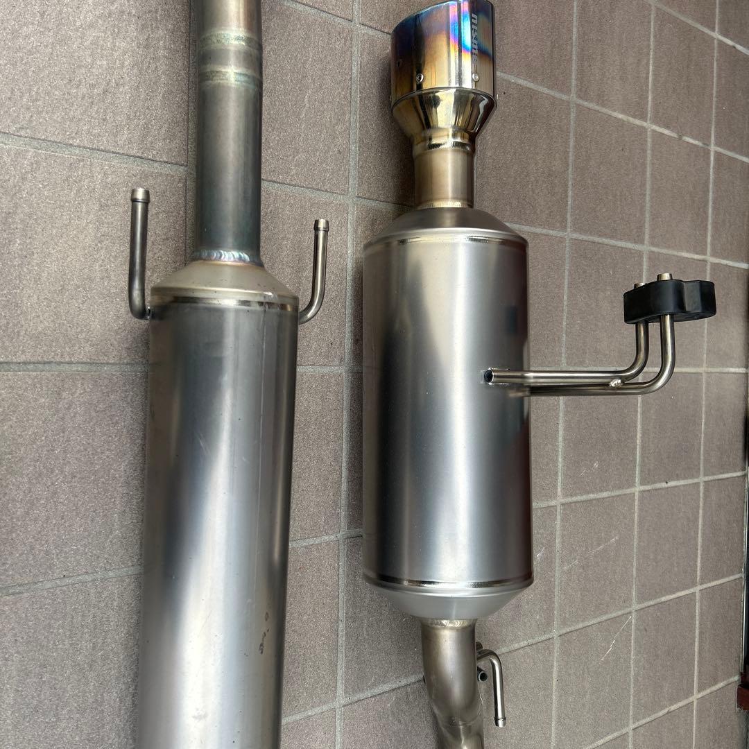 マーチニスモ マフラー