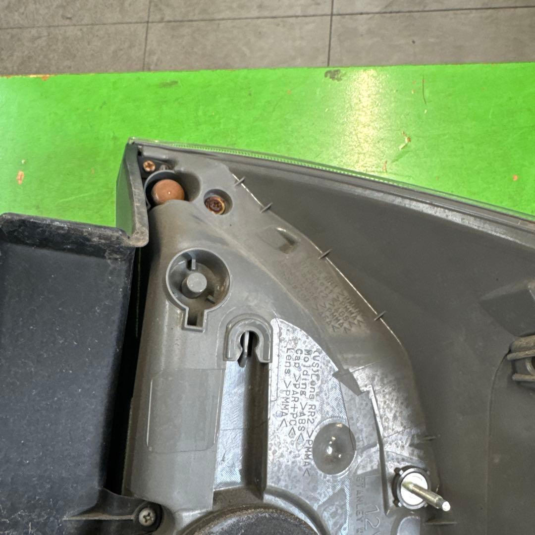 トヨタ　プリウス　30 後期　テールランプ　テールライト　左右セット　　中古品