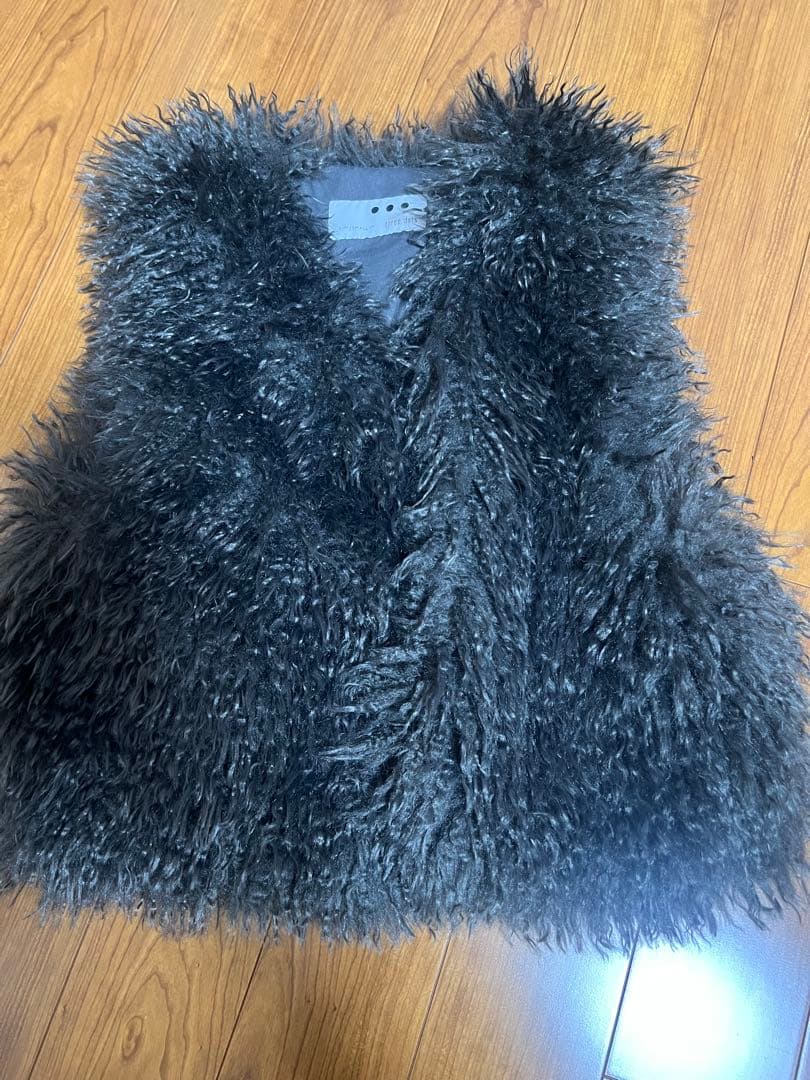 今期完売　three dots ウェイビーファー ショートジレ Wavy fur