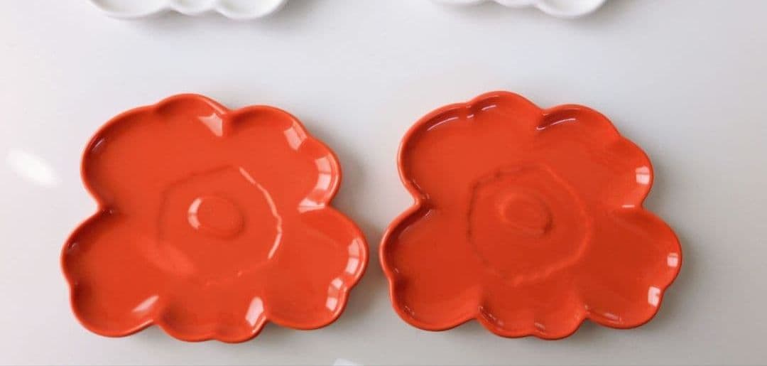 ☆完売品☆マリメッコ　ウニッコ　６０周年記念プレートホワイト＆オレンジ　計４枚