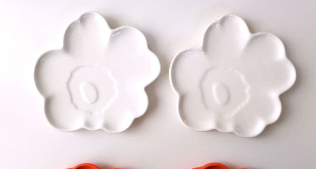 ☆完売品☆マリメッコ　ウニッコ　６０周年記念プレートホワイト＆オレンジ　計４枚