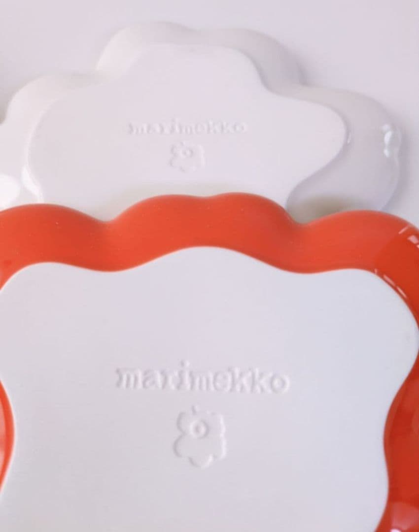 ☆完売品☆マリメッコ　ウニッコ　６０周年記念プレートホワイト＆オレンジ　計４枚