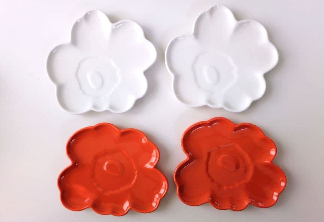 ☆完売品☆マリメッコ　ウニッコ　６０周年記念プレートホワイト＆オレンジ　計４枚