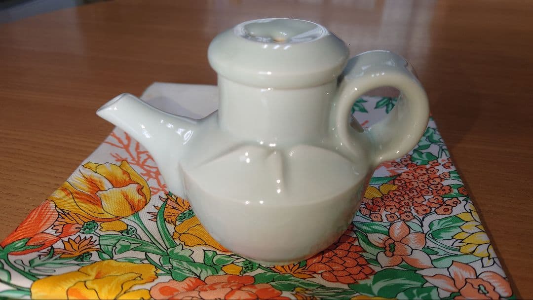 上田恒次白磁醤油差し