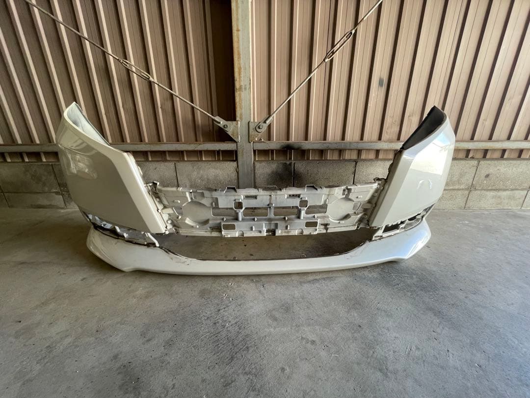 【最終値下げ中】トヨタ　80系前期エスクァイア　純正フロントバンパー