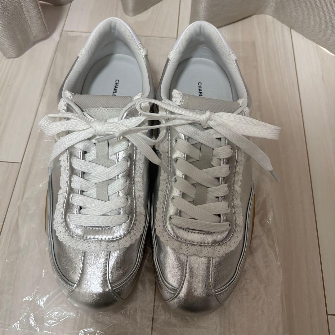 CHARLES & KEITH Louise ルーイ レーストリムスニーカー