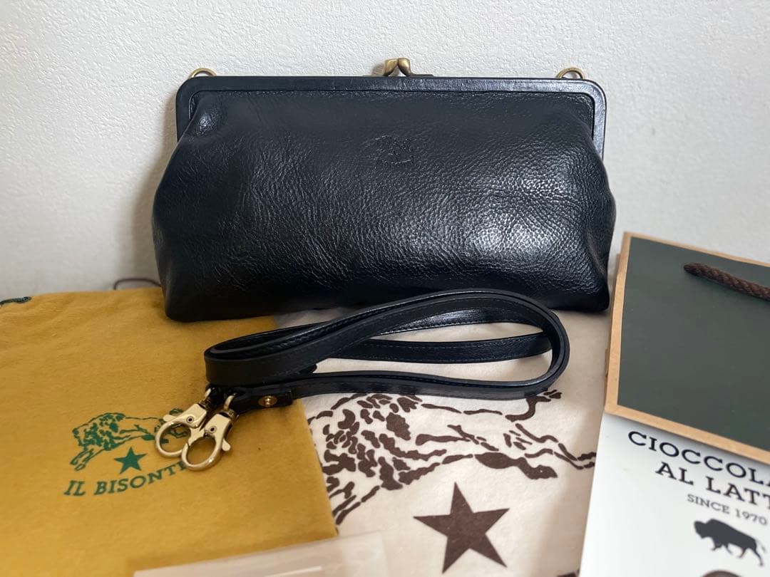 IL BISONTE ブラックレザー　クラッチバッグ　がま口
