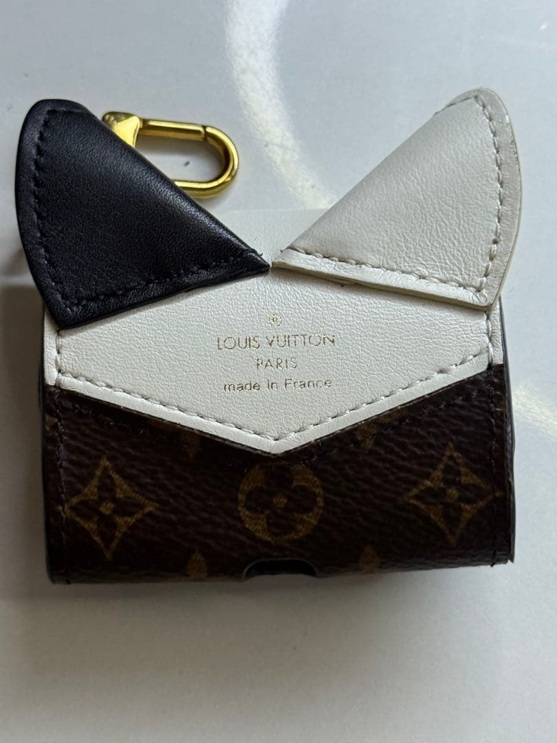 【ルイヴィトン】　チャームiPhoneイヤホン入れ