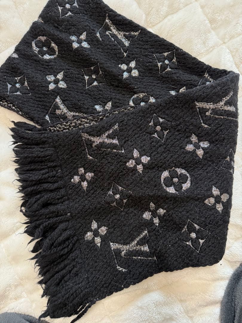 ルイヴィトン　黒マフラー　youttuberヒカル着用