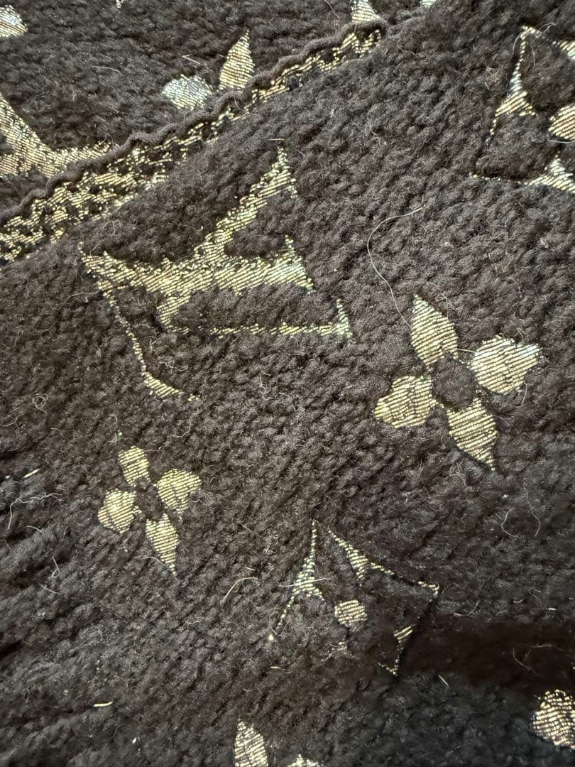 ルイヴィトン　黒マフラー　youttuberヒカル着用