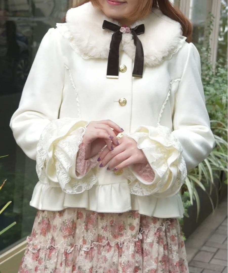 新品タグ付き★アクシーズファム★ローズリボン付フリルコートLファーベロアリボン白