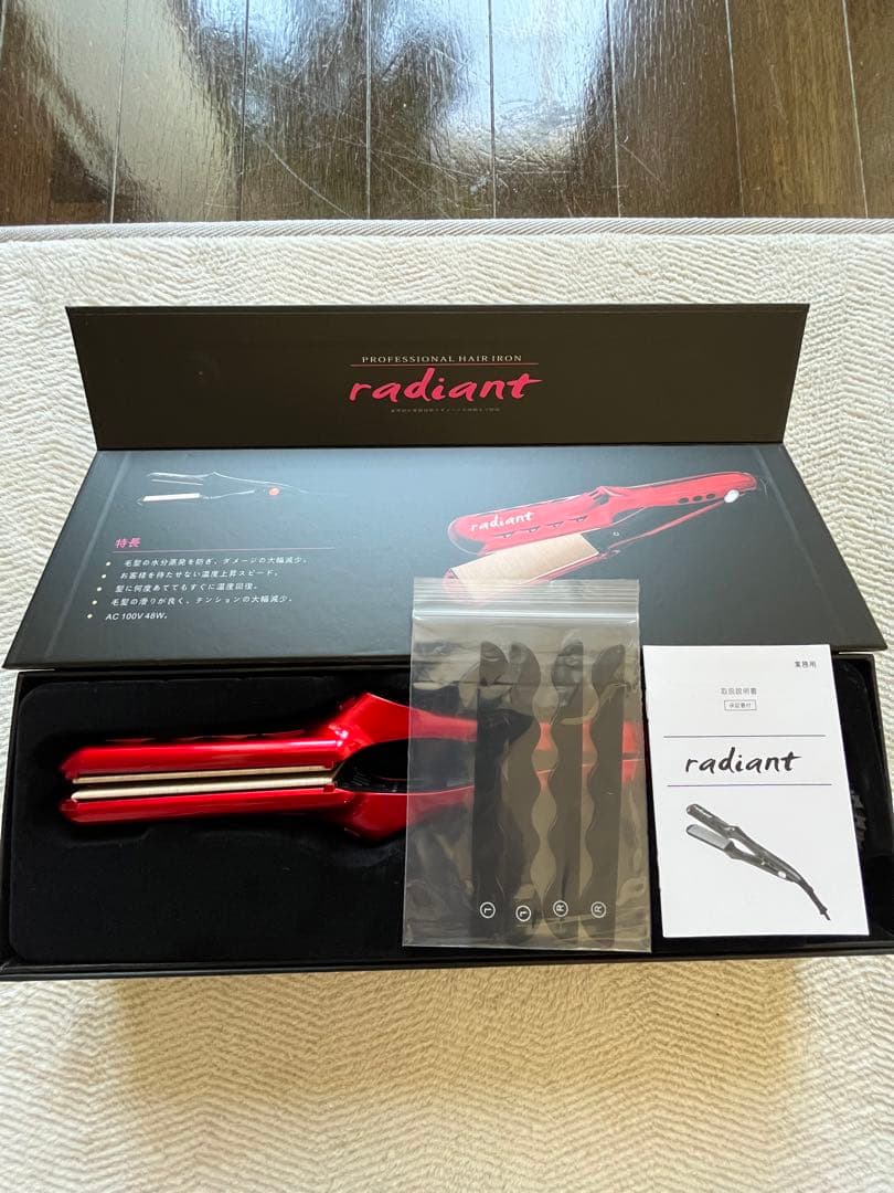radiant プロフェッショナルヘアアイロン 赤　35ミリシリアルNo.有り