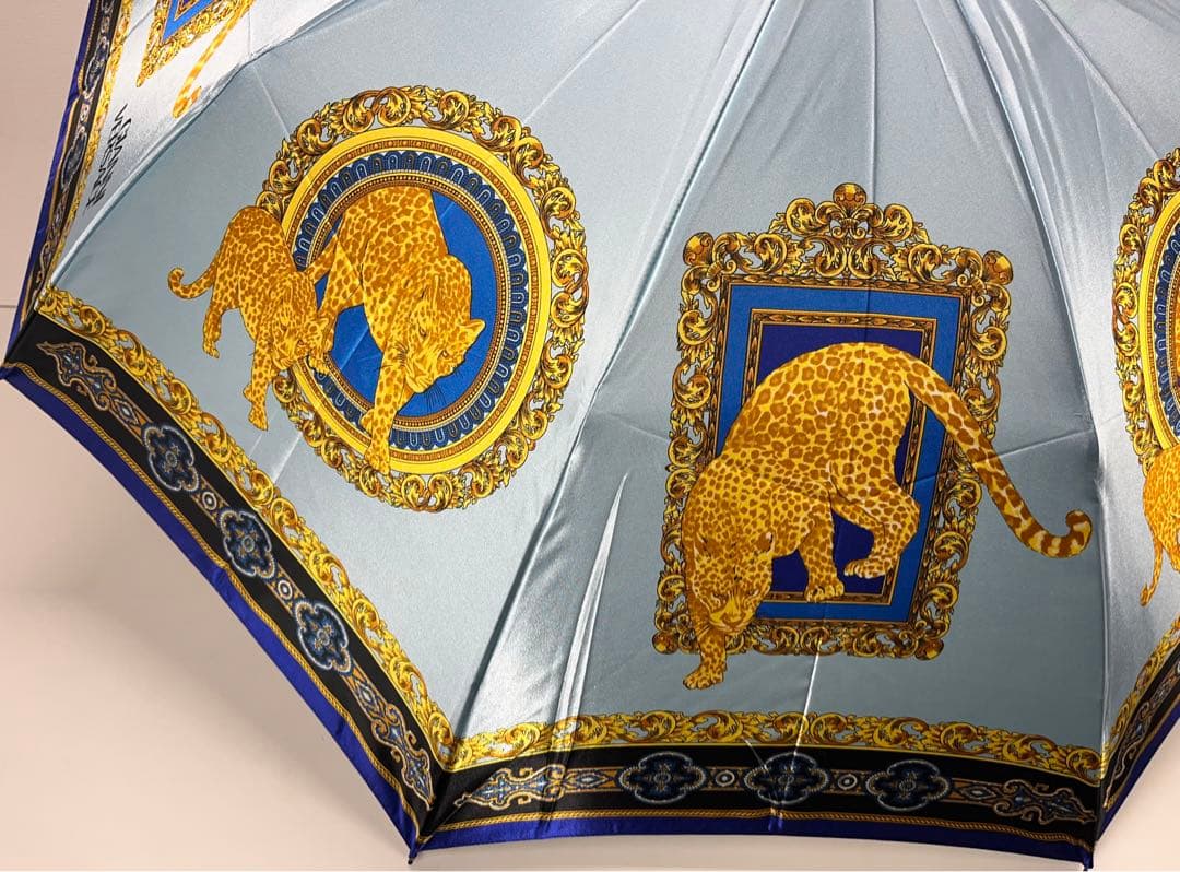 未使用　ジャンニベルサーチ 豹柄 折りたたみ傘 Gianni Versace