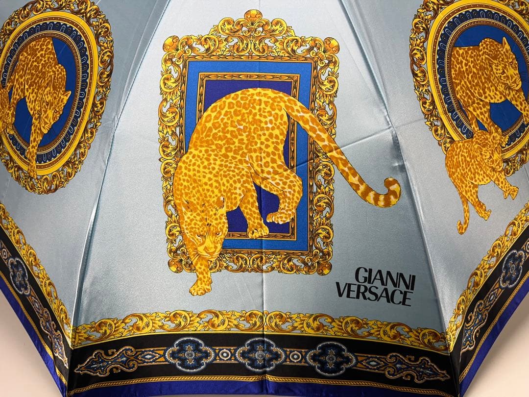 未使用　ジャンニベルサーチ 豹柄 折りたたみ傘 Gianni Versace