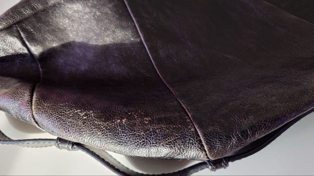 イヴ・サンローラン　リブゴーシュ モンバサ