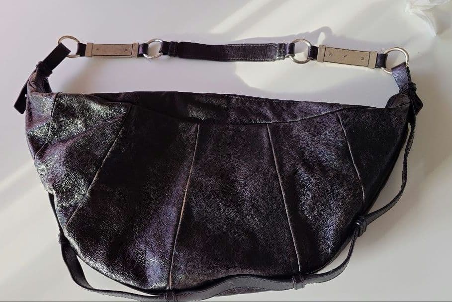 イヴ・サンローラン　リブゴーシュ モンバサ