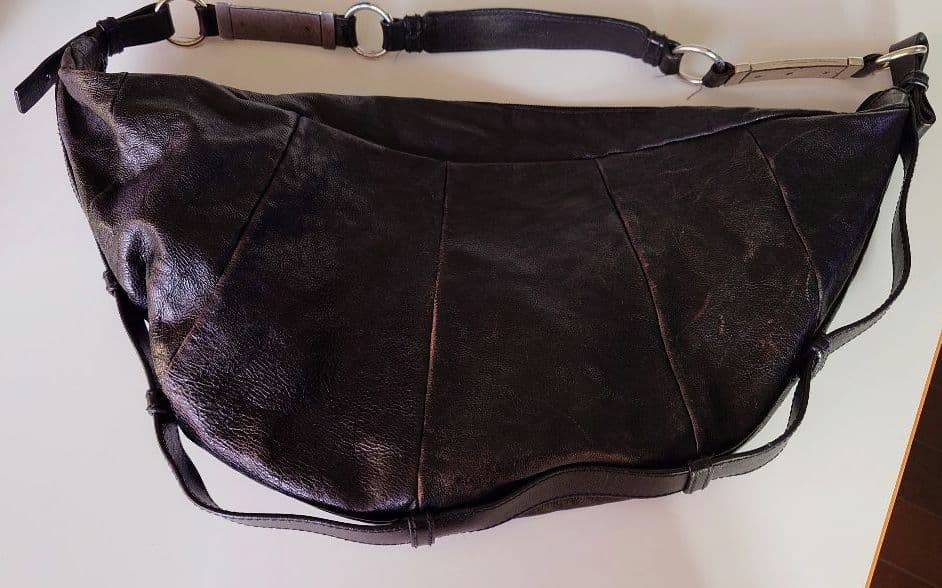 イヴ・サンローラン　リブゴーシュ モンバサ