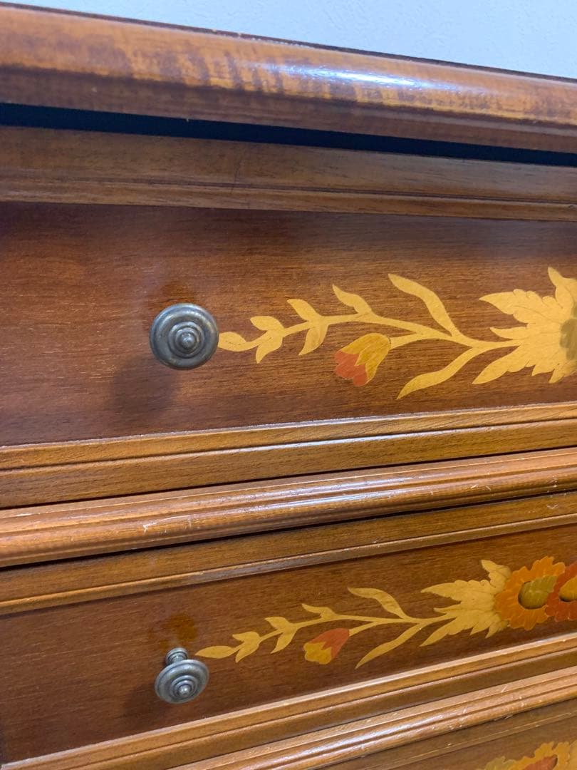 花柄装飾の木製5段チェスト