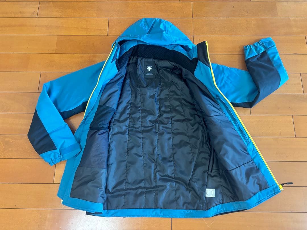 【送料無料、新品】DESCENTE 23-24モデル　スキーウェア 上下セット
