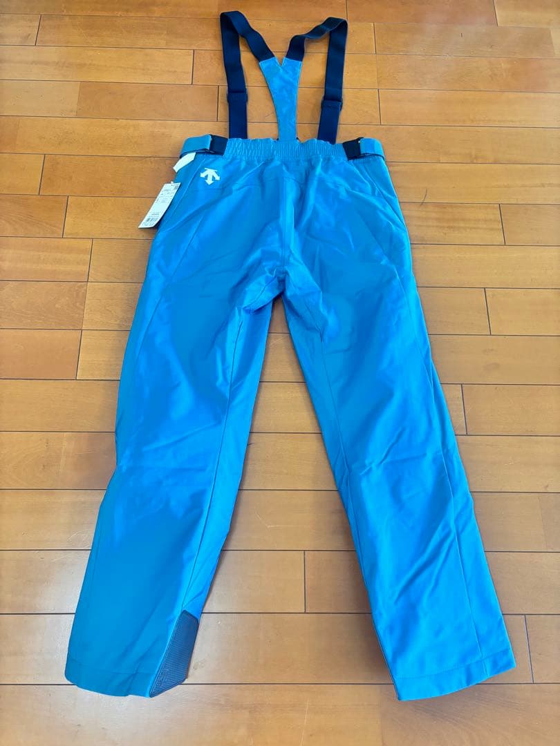 【送料無料、新品】DESCENTE 23-24モデル　スキーウェア 上下セット