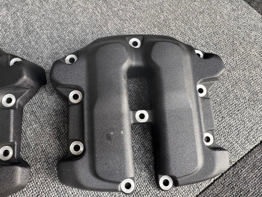 純正 ハーレー M８ ミルウォーキー　ロッカーカバー　黒