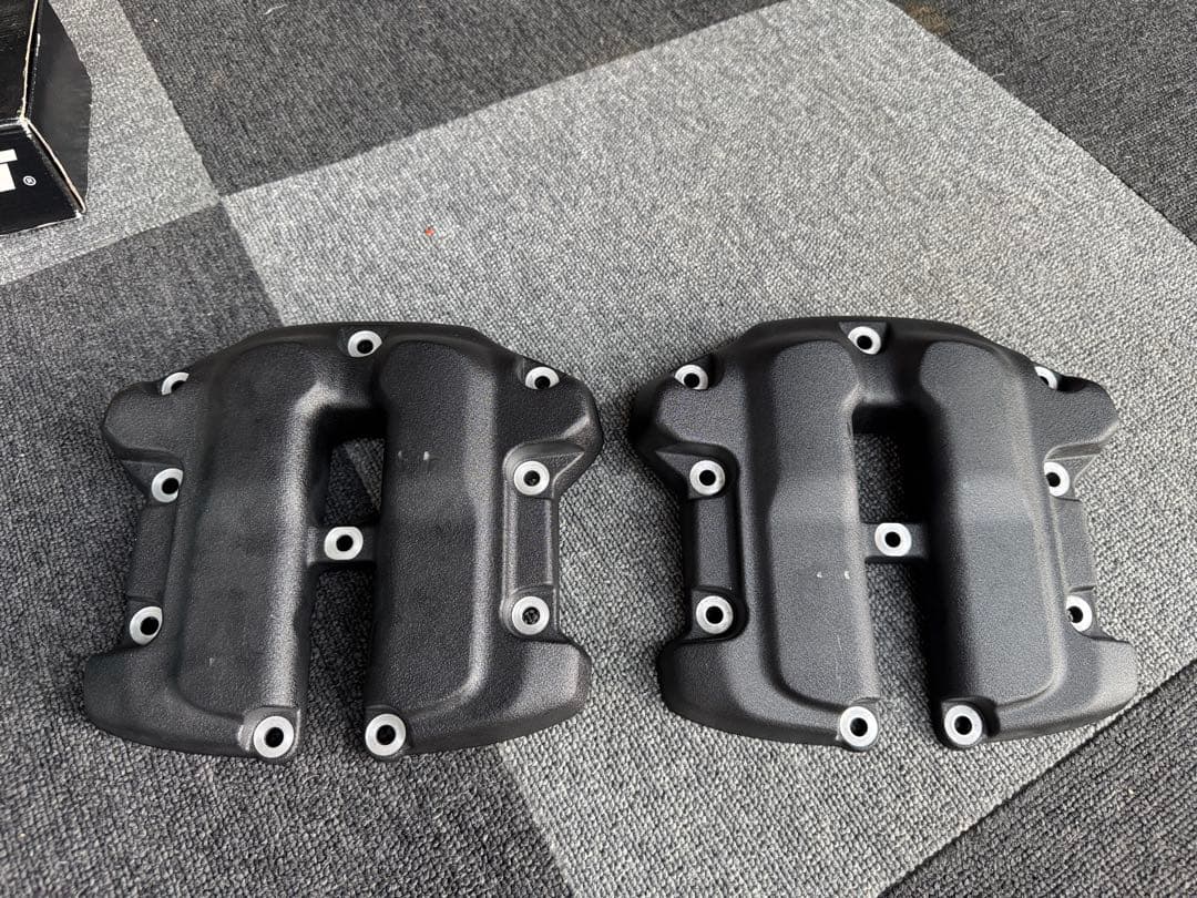 純正 ハーレー M８ ミルウォーキー　ロッカーカバー　黒