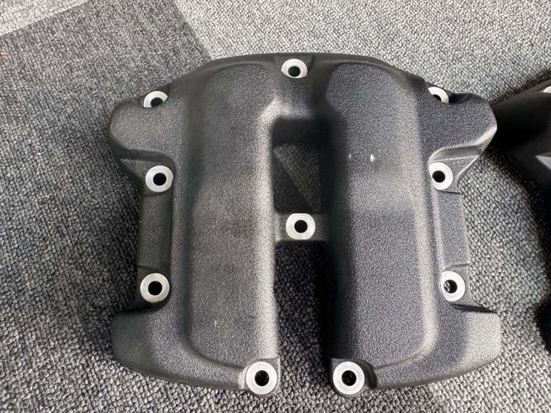 純正 ハーレー M８ ミルウォーキー　ロッカーカバー　黒