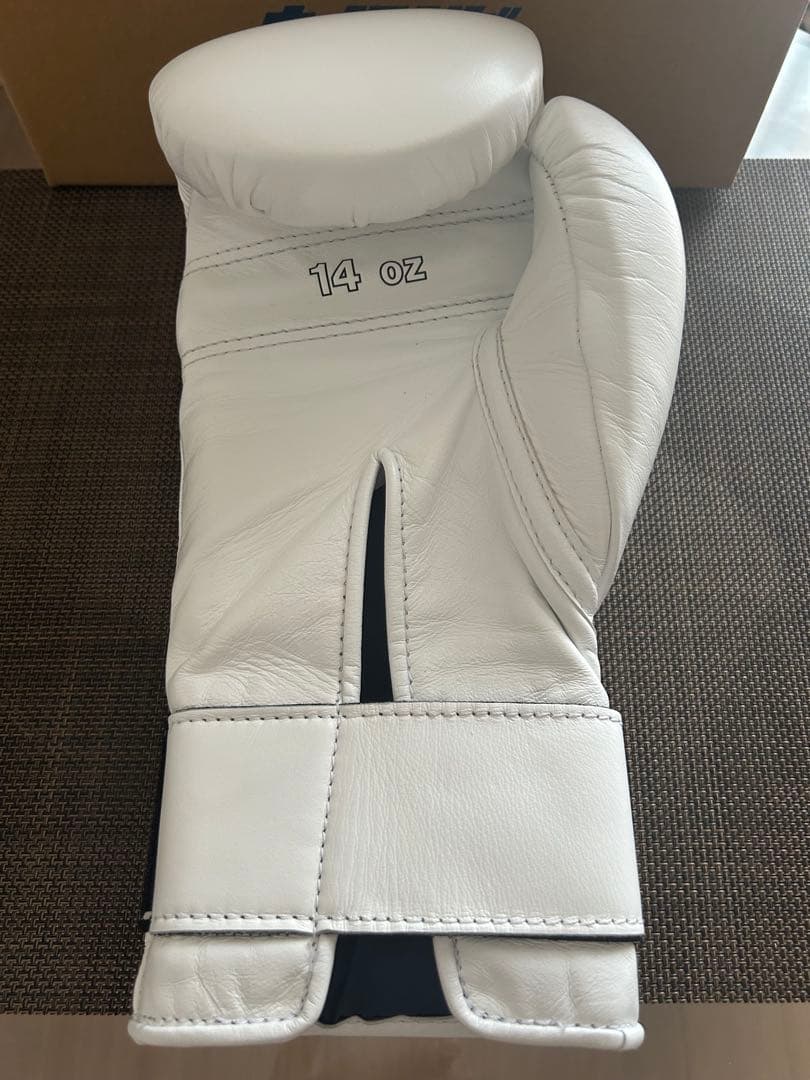 Winning ボクシンググローブ 14oz 白