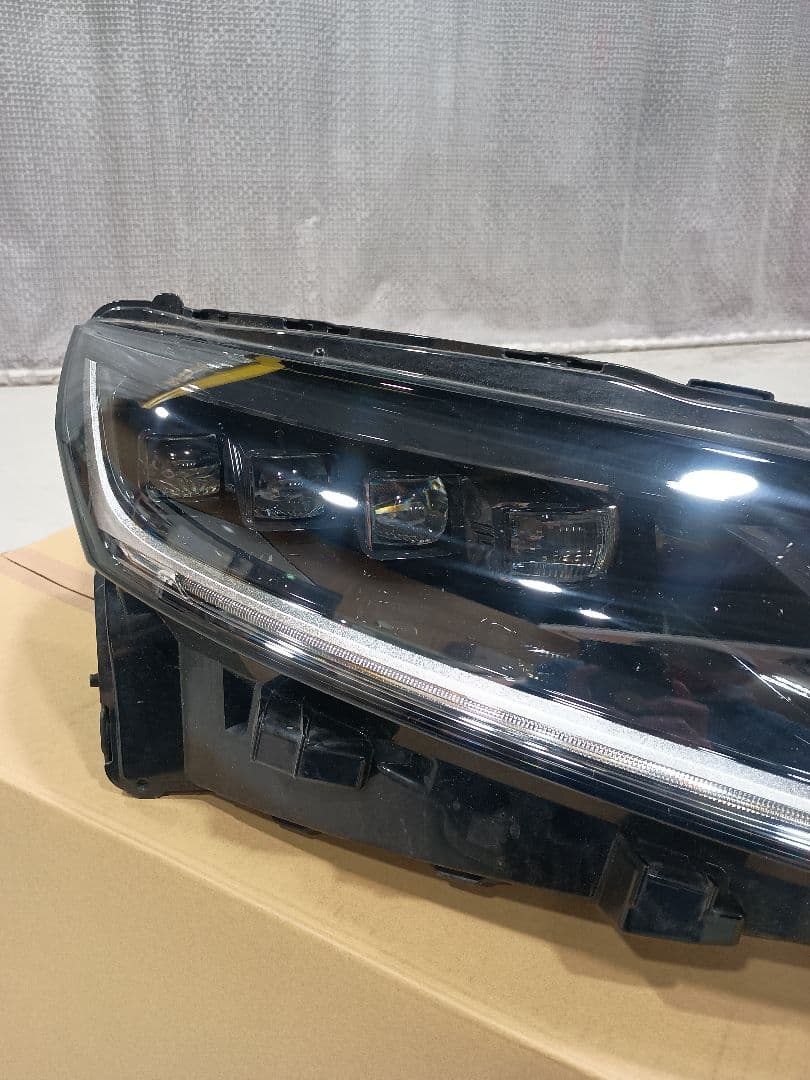 日産　ノート　SNE13 右ヘッドランプ