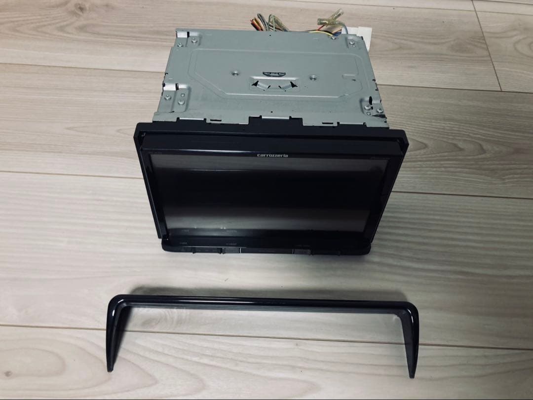 カロッツェリアAVIC-RL900 8インチメモリーナビフルセグTV