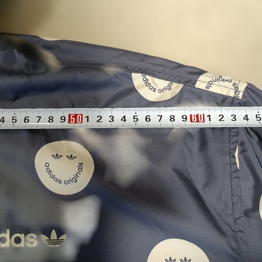 アディダスadidasプリントウィンドブレーカースマイリーフェイス