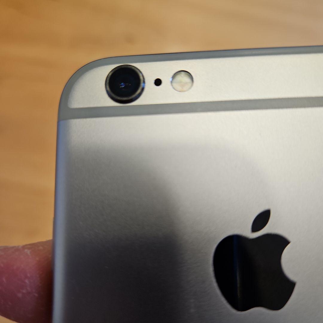 Apple iPhone 6s 64GBシルバー 本体