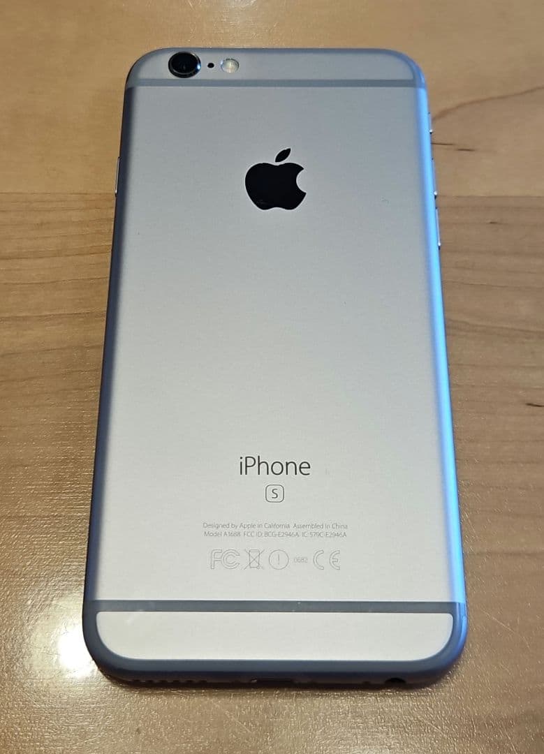 Apple iPhone 6s 64GBシルバー 本体