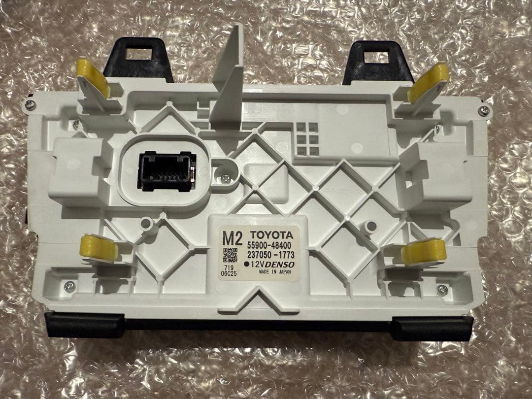 トヨタ 60ハリアー　エアコンパネル　美品