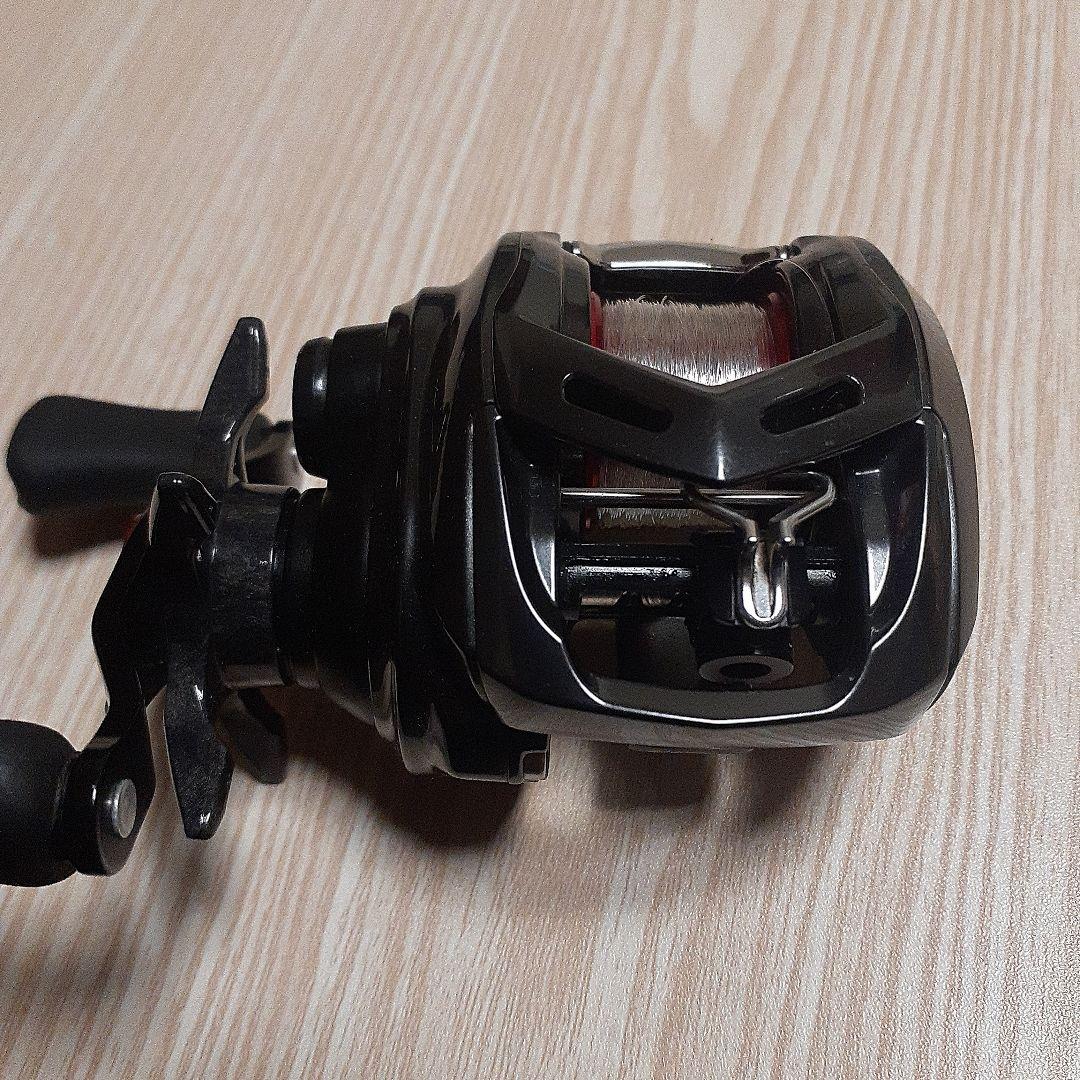 アルファス AIR TW ベイトリール 8.6:1 黒/赤