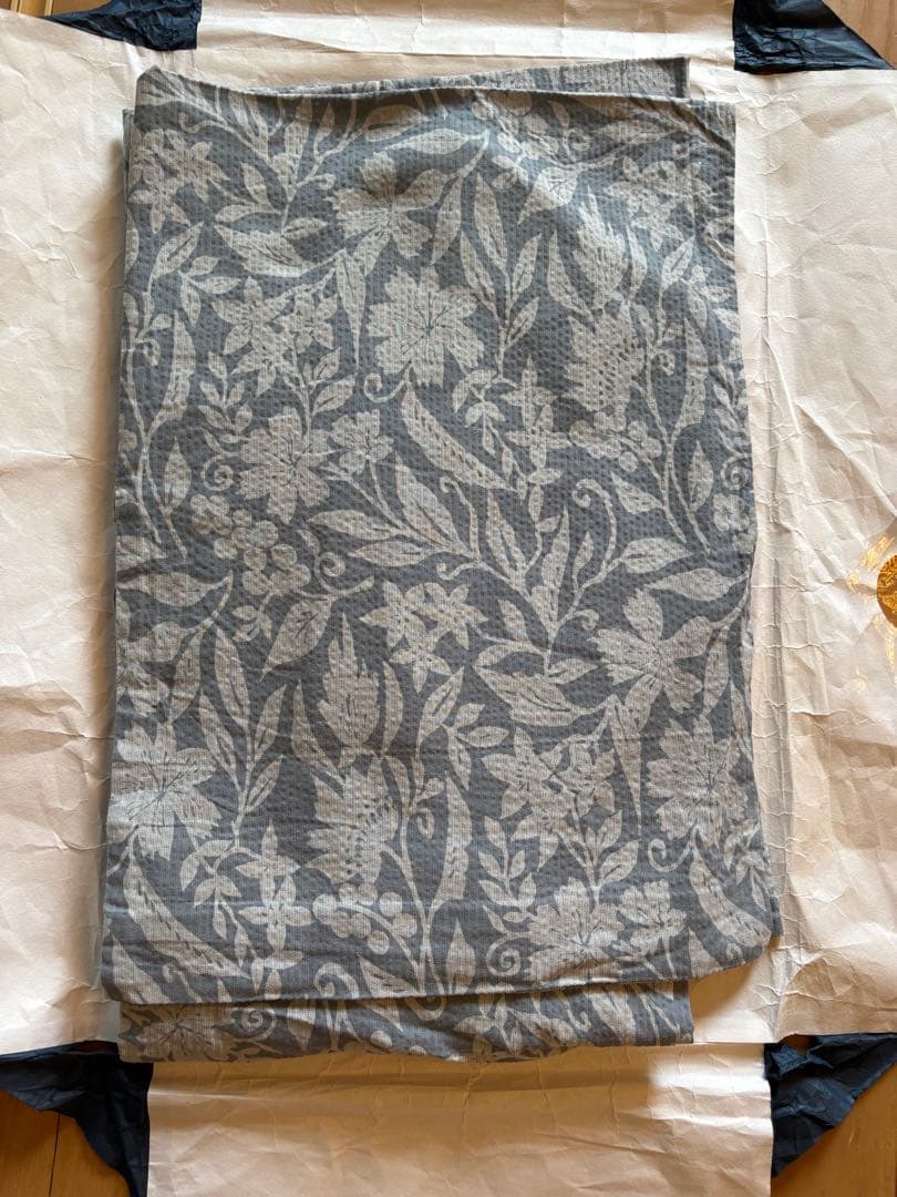 阿波しじら織り 抜染シリーズ グレー地 ぶどうと撫子