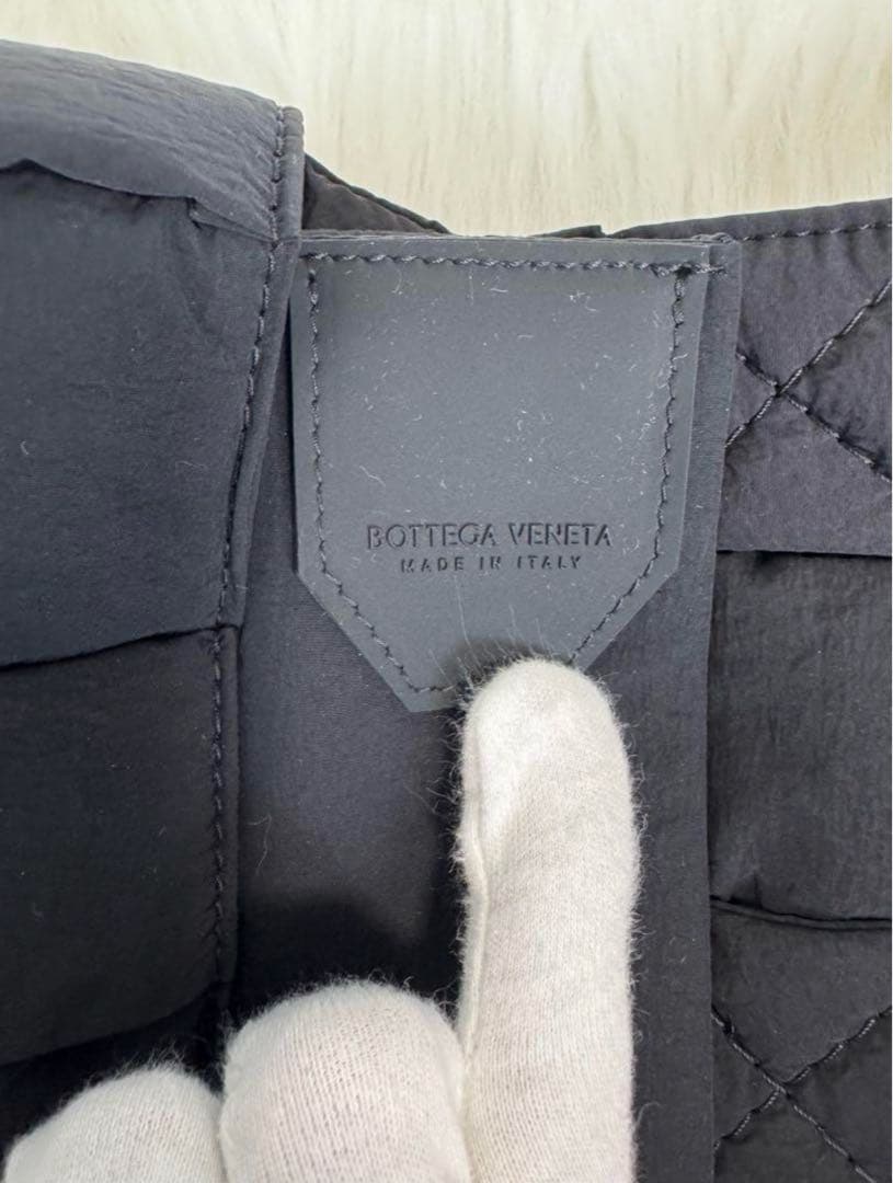 BOTTEGA VENETA　ボッテガヴェネタ　パデッドテックカセットショルダー