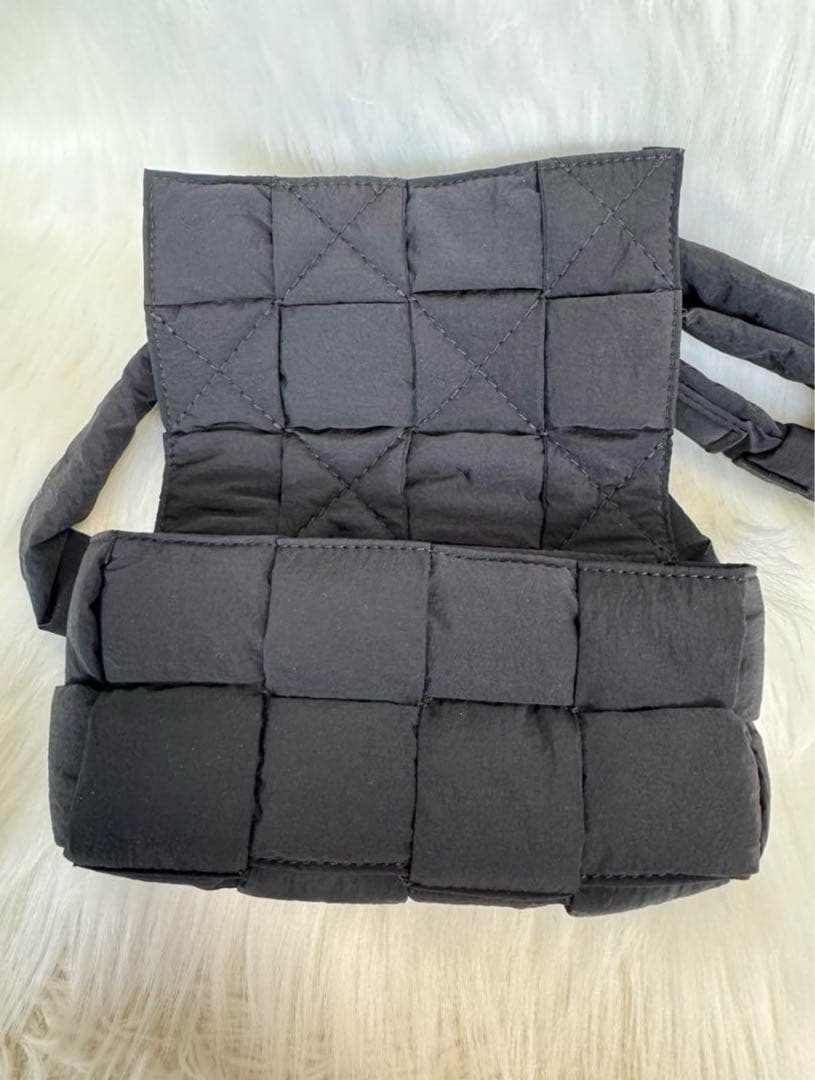 BOTTEGA VENETA　ボッテガヴェネタ　パデッドテックカセットショルダー