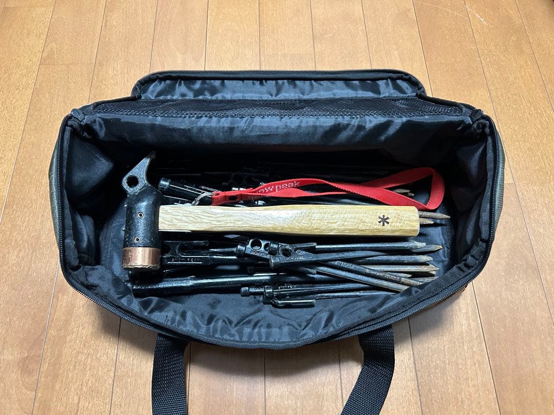 スノーピーク ソリッドステーク32本＋ペグハンマー＋収納ケース