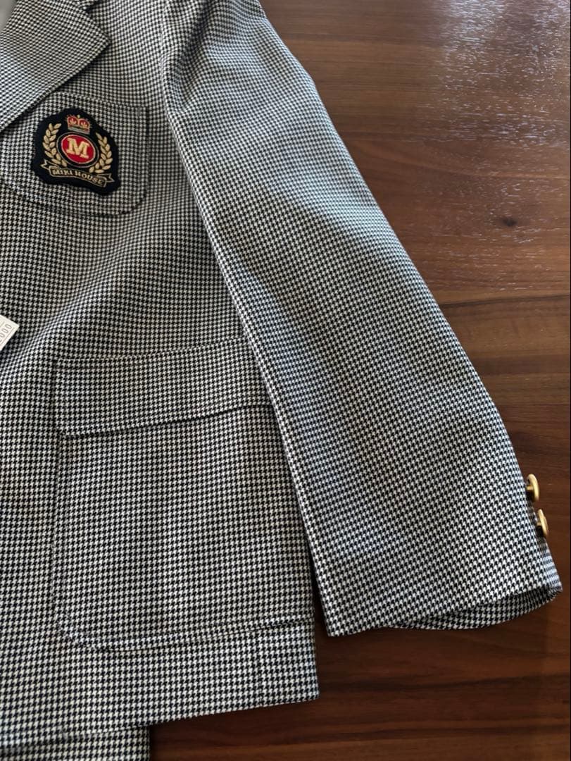 新品　ミキハウスコレクション　スーツ　130サイズ　ネクタイサービス