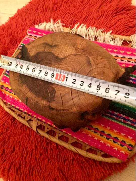 天然楢の木で作成/枝の突起を活かして風変わり＾＾【ミニ薪割り台/インテリア台】